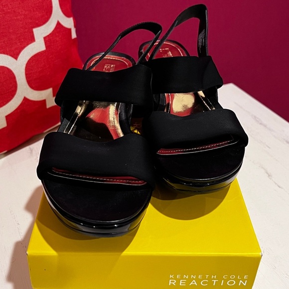 Kenneth Cole Black Platform Sandals - Picture 2 of 8